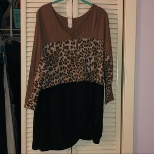 ✨🍁 Cute 3/4 sleeve top - perfect for fall 🍁✨